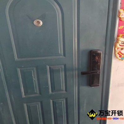 萊蕪長(zhǎng)勺小區(qū)安裝一握開(kāi)指紋鎖，萊蕪指紋鎖安裝