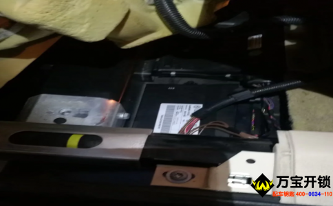 10年奧迪A8L汽車(chē)鑰匙全丟配鑰匙，萊蕪?qiáng)W迪鑰匙配鑰匙開(kāi)汽車(chē)鎖